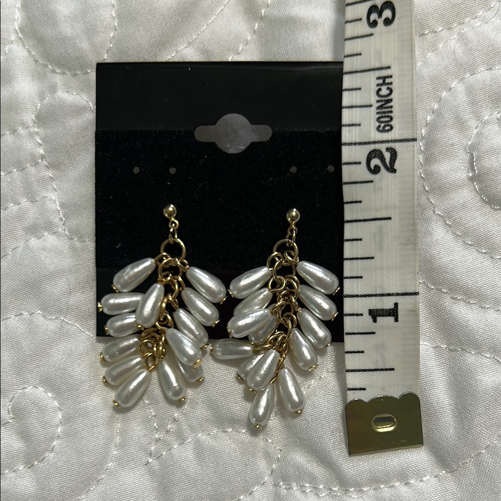 Beautiful Gold and White Pearl Drop Earrings - Picture 3 of 3